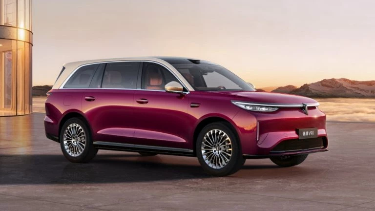 gwm wey v9x сбоку спереди гибридный кроссовер внедорожник двухцветный