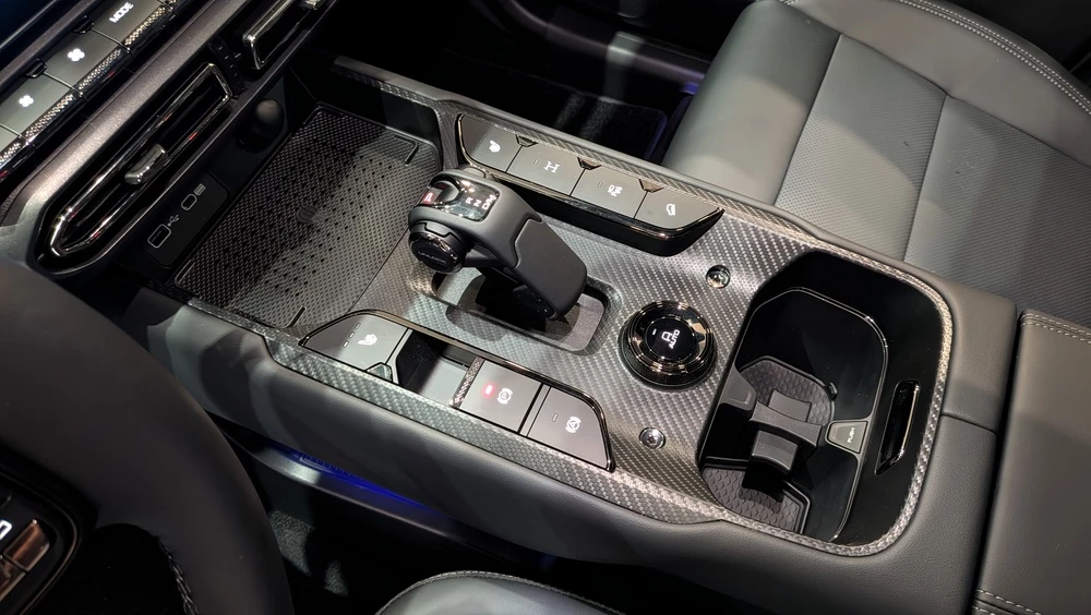 Селектор 7-ступенчатого «робота» с мокрыми сцеплениями обновленный Haval H7 2026 года салон интерьер