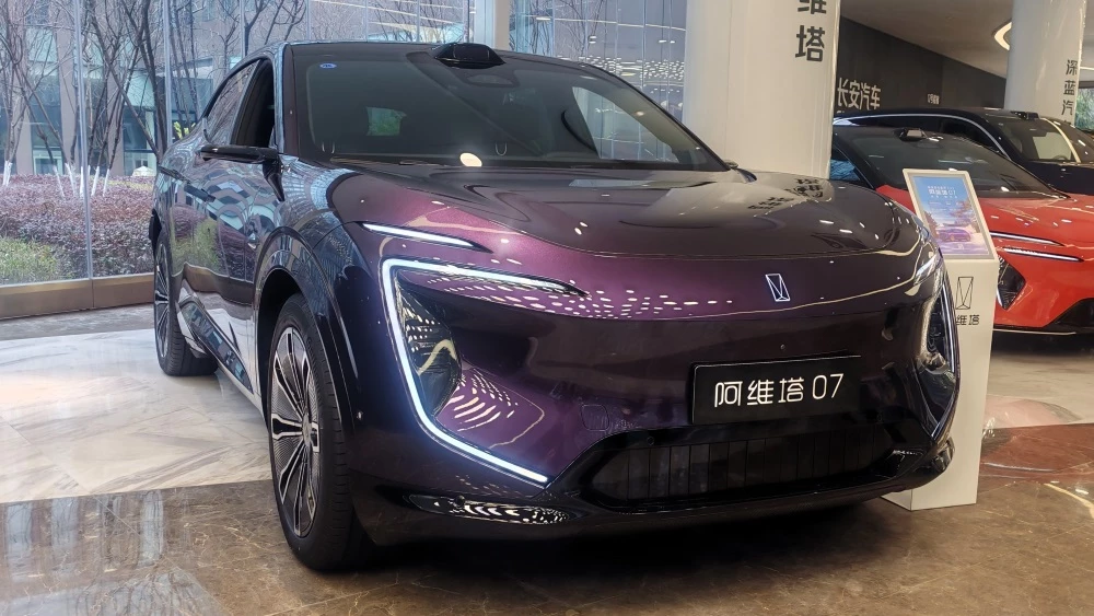 avatr 07 спереди сбоку в чунцине