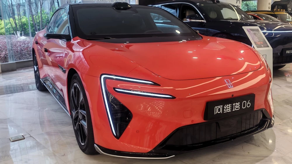 avatr 06 спереди сбоку в чунцине