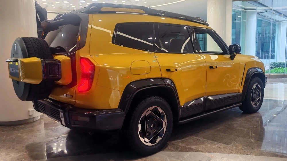 deepal g318 сбоку сзади желтый