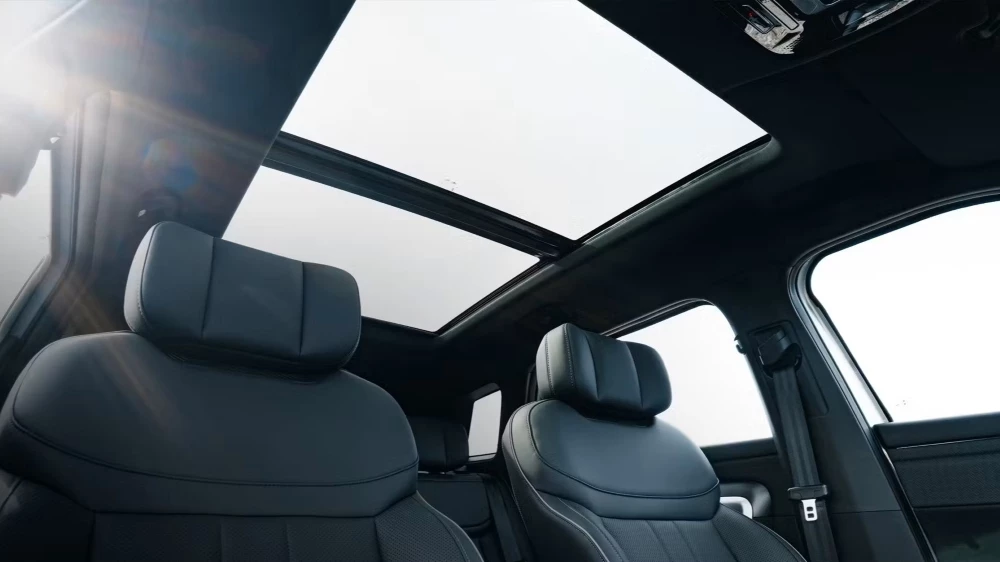 новый JAECOO J7 в JAECOO АВИЛОН салон интерьер панорамная крыша