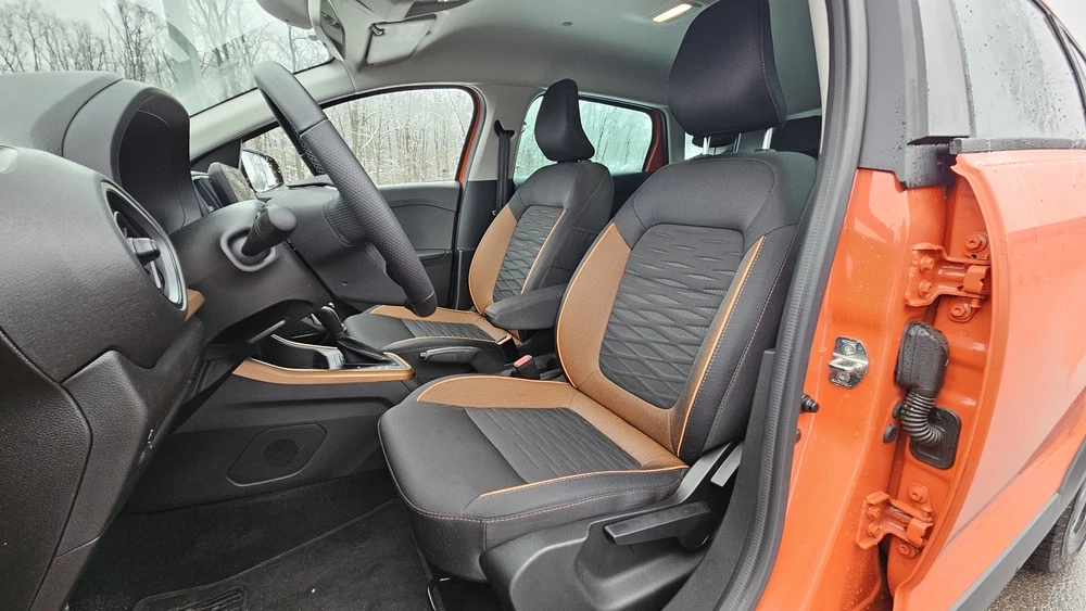 Lada Iskra салон интерьер первый ряд сиденье