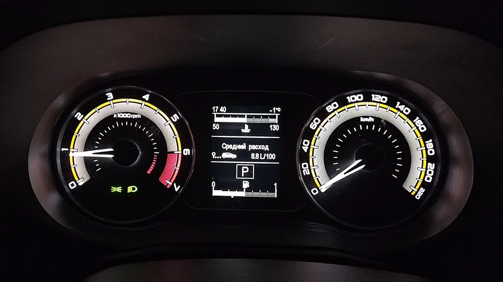 Lada Iskra салон интерьер приборная панель вечерняя подсветка