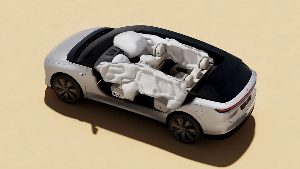 Li Auto i6 салон интерьер конфигурация сидений подушки безопасности