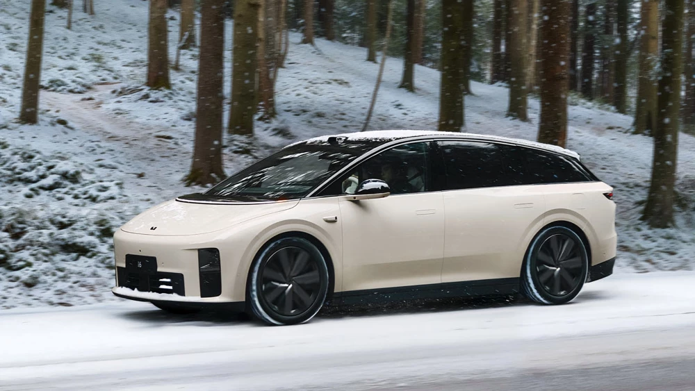 Li Auto i6 сбоку спереди