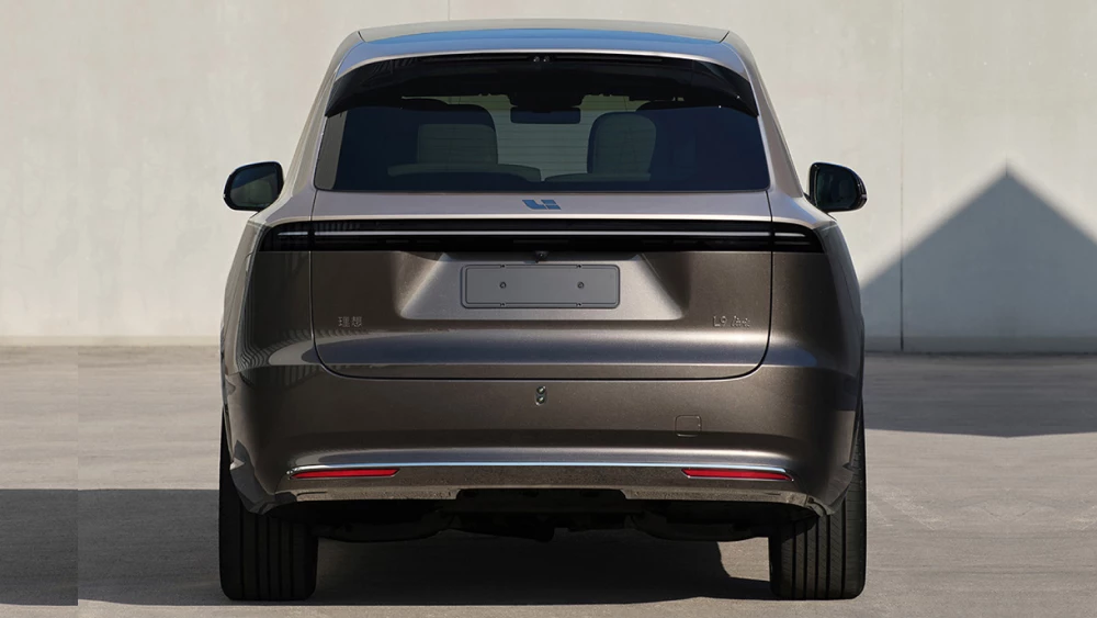 Четыре новых полноразмерных кроссовера раскрыли в Китае Li Auto L9 Livis сзади двухцветный