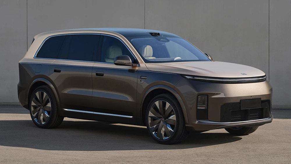 Четыре новых полноразмерных кроссовера раскрыли в Китае Li Auto L9 Livis сбоку спереди двухцветный