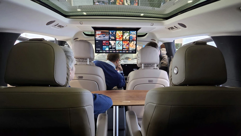 Электрический минивэн Li Mega в Беларуси салон интерьер