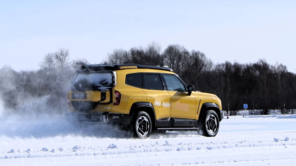 deepal g318 сбоку сзади внедорожник желтый в якеши