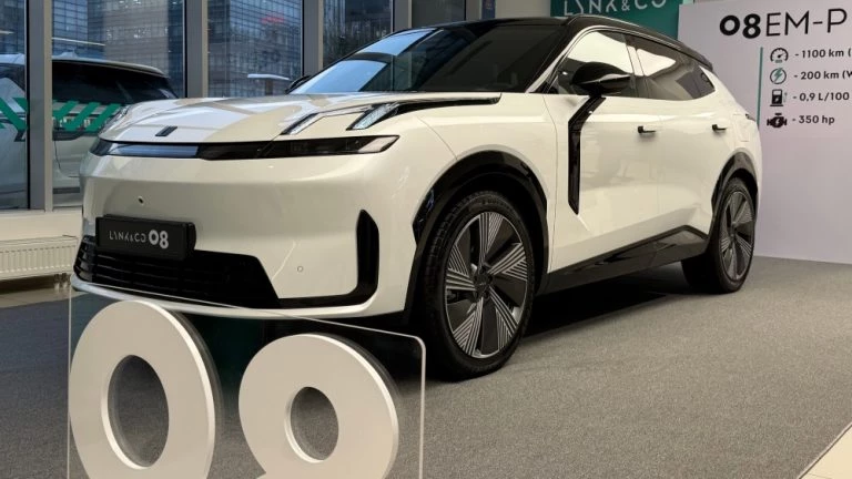 Lynk & Co 08 EM-P в Казахстане презентация сбоку спереди