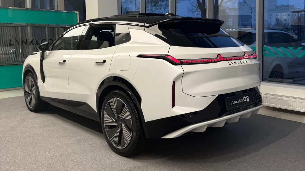 Lynk & Co 08 EM-P в Казахстане презентация сбоку сзади