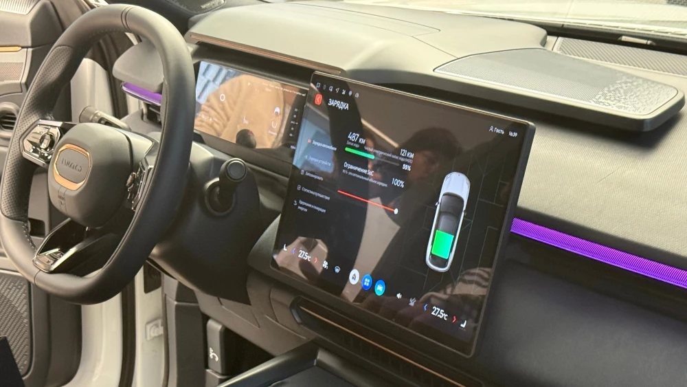 Lynk & Co 08 EM-P в Казахстане презентация салон интерьер руль приборная панель мультимедиа медиасистема