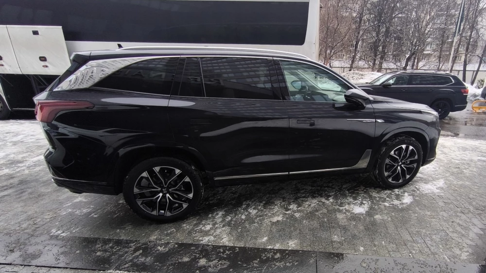 Кроссоверы Москвич М90 сбоку в москве