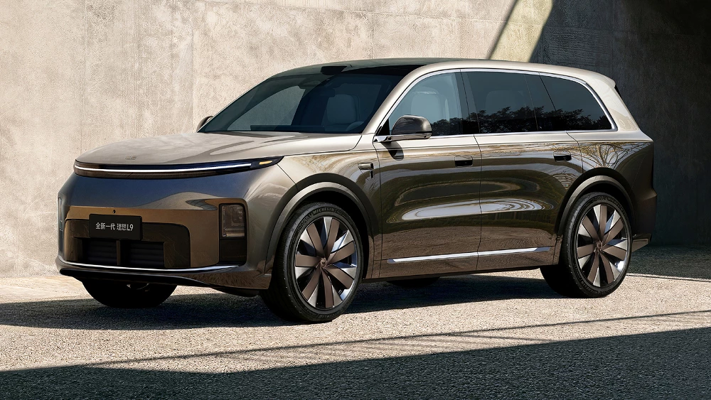 Новый Li Auto L9 livis официально представили в Китае сбоку спереди гибридный автомобиль