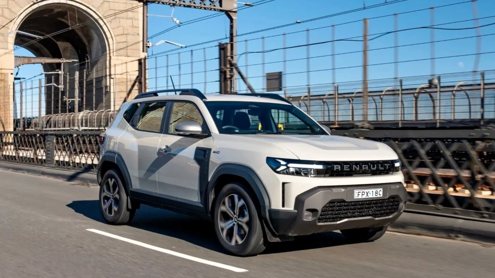 renault duster спереди сбоку