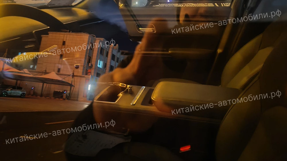 Мы заметили самый крупный кроссовер Chery в Китае салон