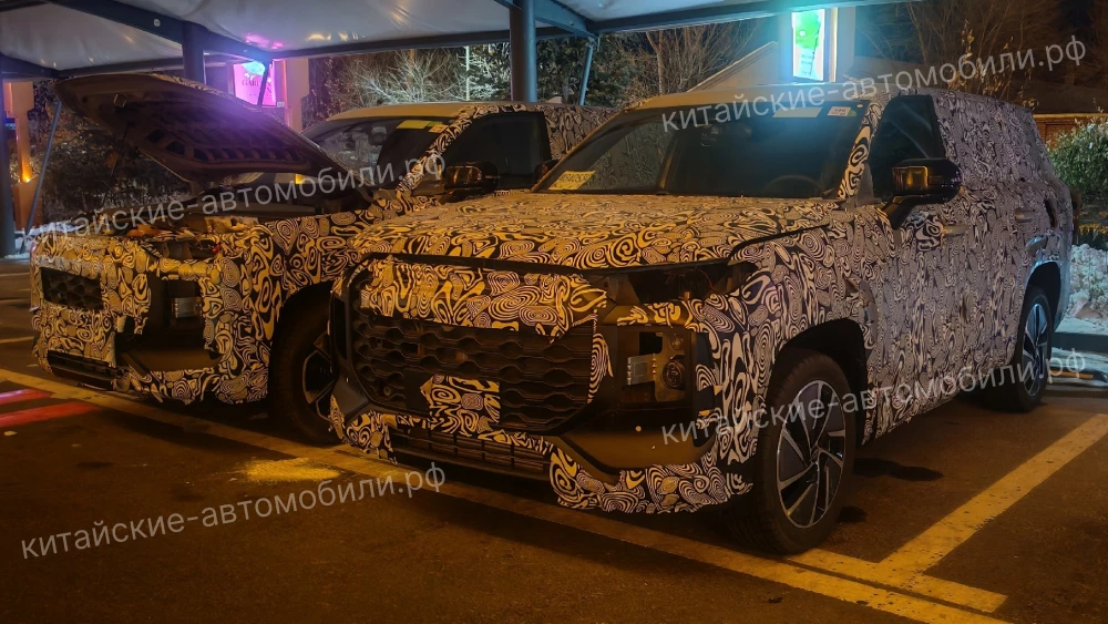 Мы заметили самый крупный кроссовер Chery в Китае сбоку спереди