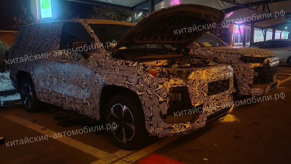 Chery T1T в Китае сбоку спереди в камуфляже