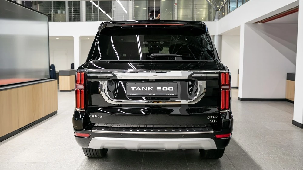 Tank 500 у дилера в автосалоне балтавтотрейд сзади