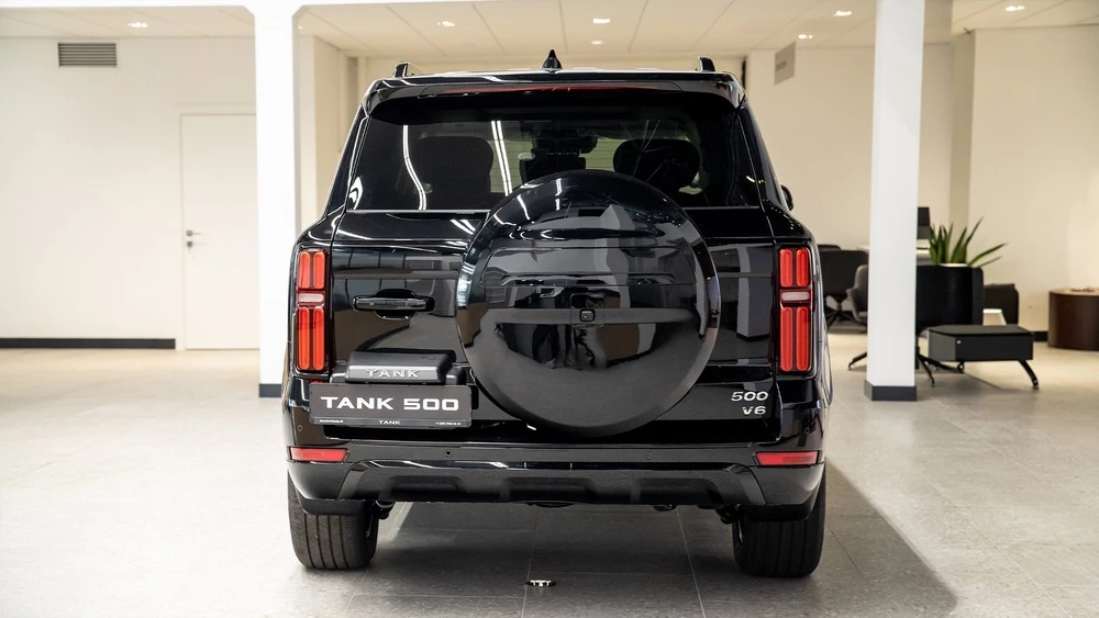 Tank 500 у дилера в автосалоне балтавтотрейд сзади