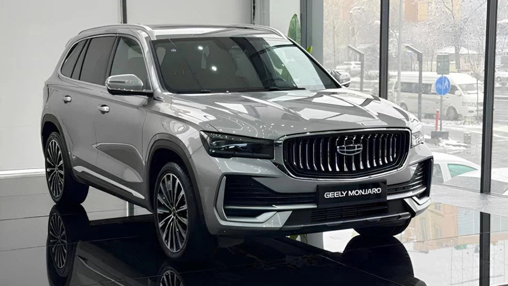 Три кроссовера марки Geely начали продавать в Узбекистане monjaro сбоку спереди