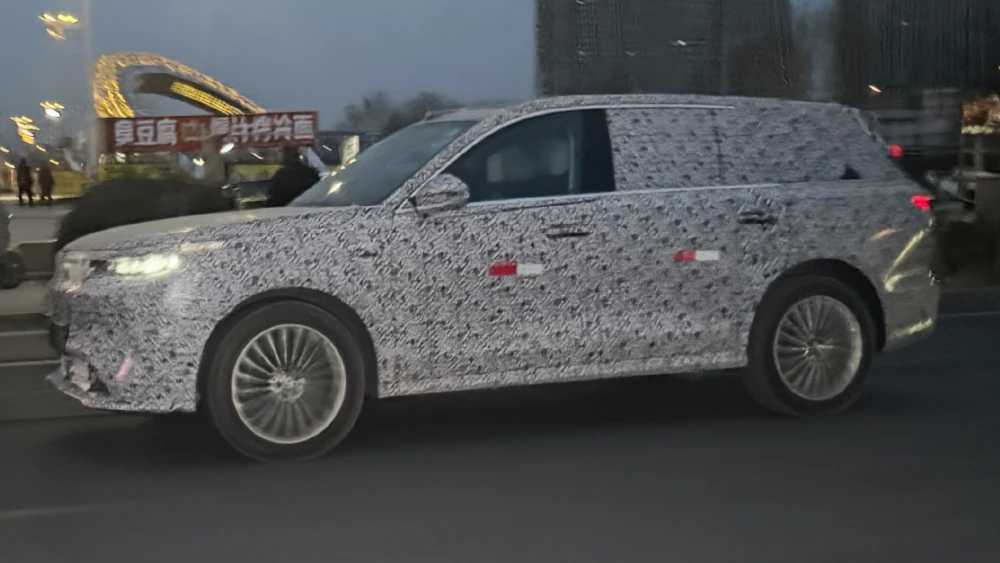 Концерн GWM вывел на тесты конкурента Li Auto L7 wey v8x wey v7x сбоку спереди камуфляж