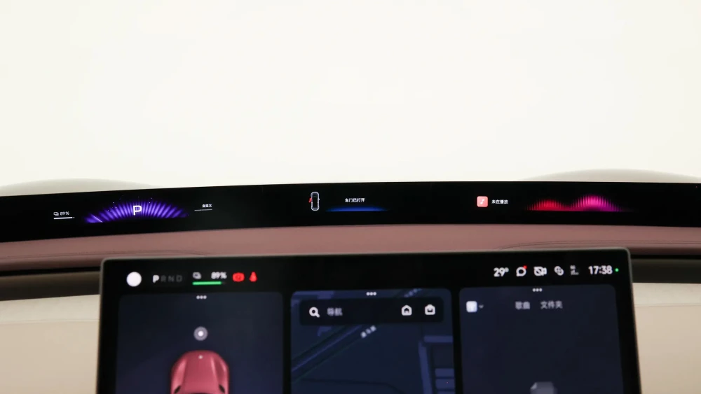 5 неочевидных фактов о китайском бестселлере Xiaomi YU7 салон hypervision дисплей три монитора