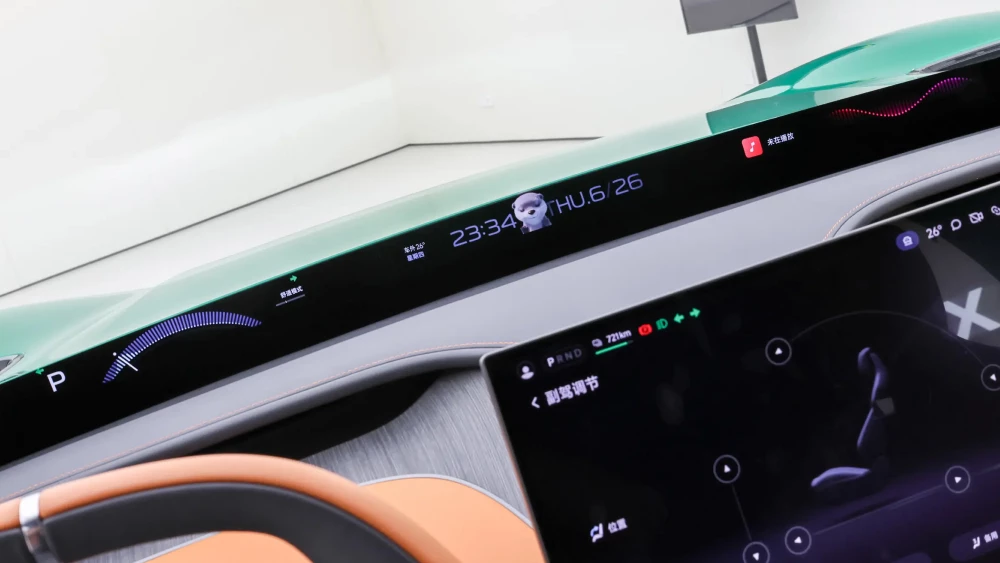 5 неочевидных фактов о китайском бестселлере Xiaomi YU7 салон hypervision дисплей