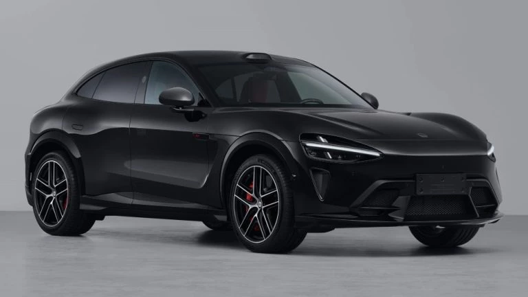 Xiaomi YU7 GT сбоку спереди