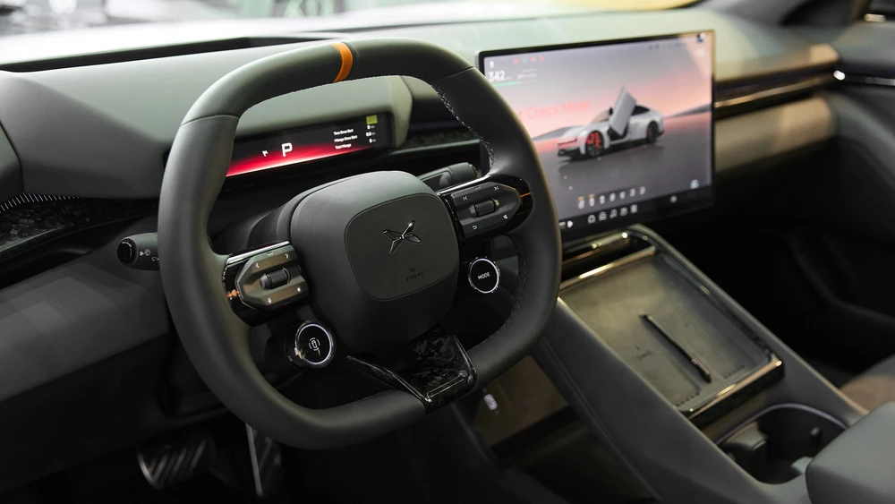 лифтбэк XPENG P7 New салон интерьер официально в беларуси в минске у дилера в автосалоне