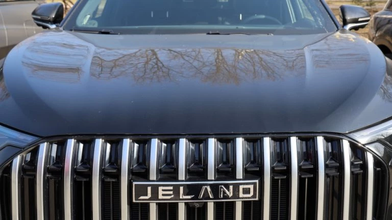 jaecoo j8 с эмблемой jeland кроссовер спереди