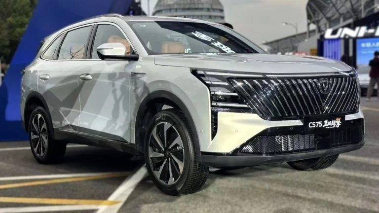 changan cs75 plus hev в китае кроссовер сбоку спереди гибрид