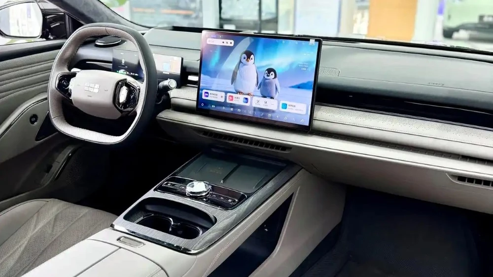 гибридный седан geely galaxy starshine 8 интерьер 2026