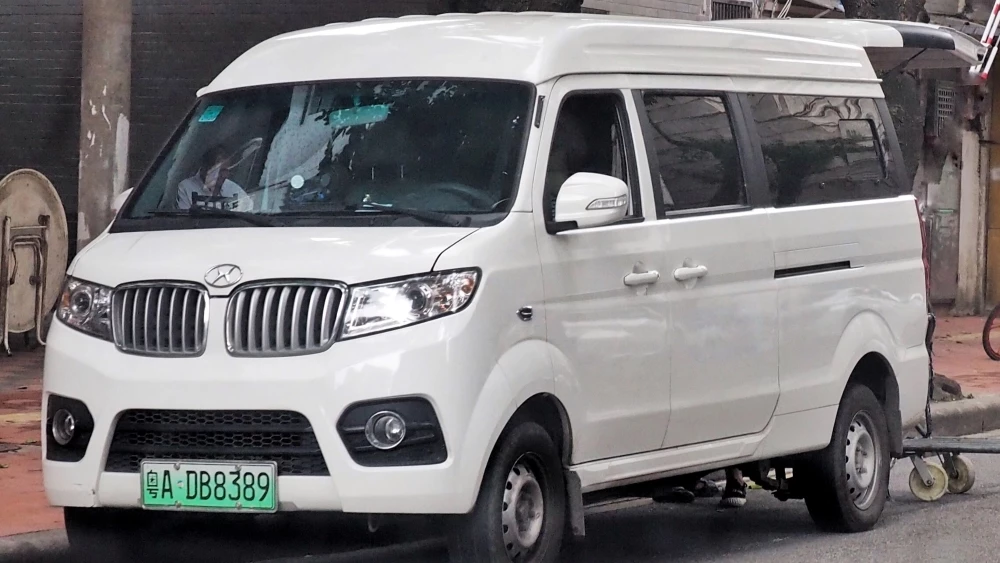 Jinbei Haise X30L Brilliance сбоку спереди