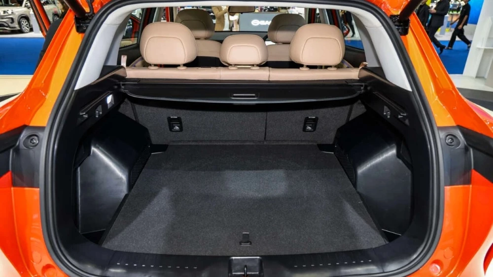 кроссовер lepas l6 салон багажник в Таиланде электрокар