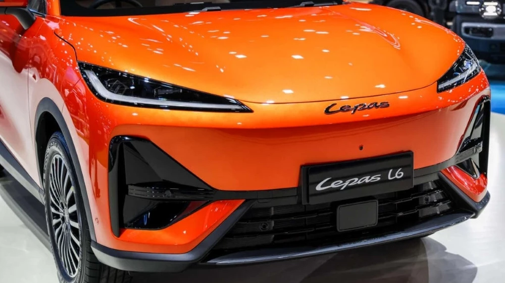 кроссовер lepas l6 спереди сбоку в Таиланде электрокар