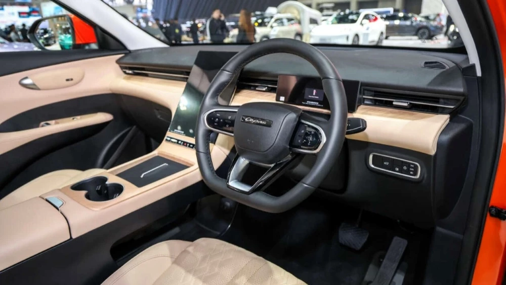 кроссовер lepas l6 интерьер в Таиланде электрокар