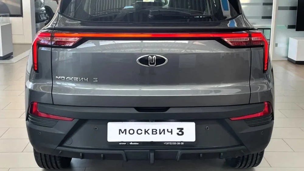 обновленный кроссовер москвич 3 появился у дилеров сзади