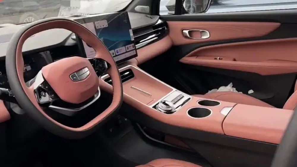 купе-кроссовер geely atlas rev в Китае интерьер последовательный гибрид