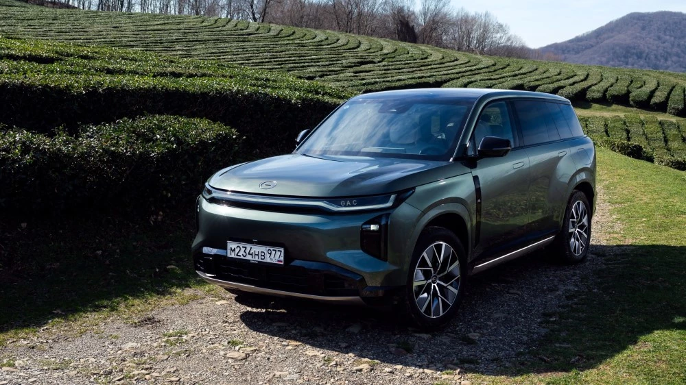 GAC S7 сбоку спереди зеленый цвет