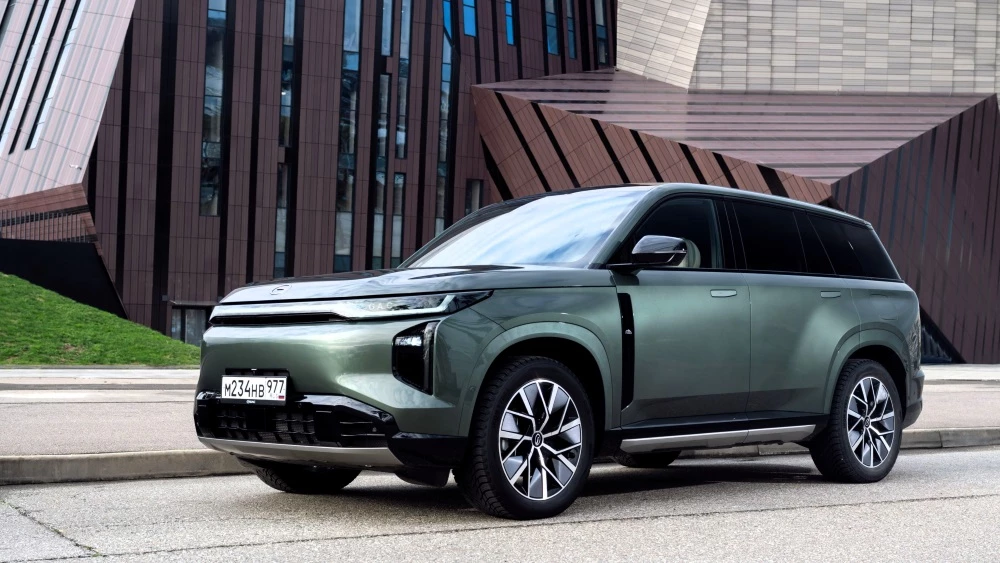 GAC S7 сбоку спереди зеленый цвет