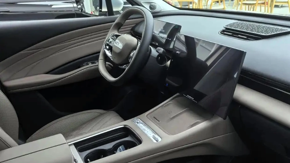 новый chery tiggo 7l у дилера в Китае omoda c7 интерьер