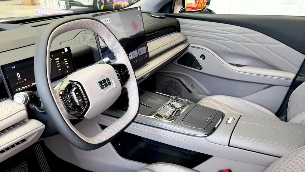 гибридный седан geely galaxy starshine 8 интерьер 2026