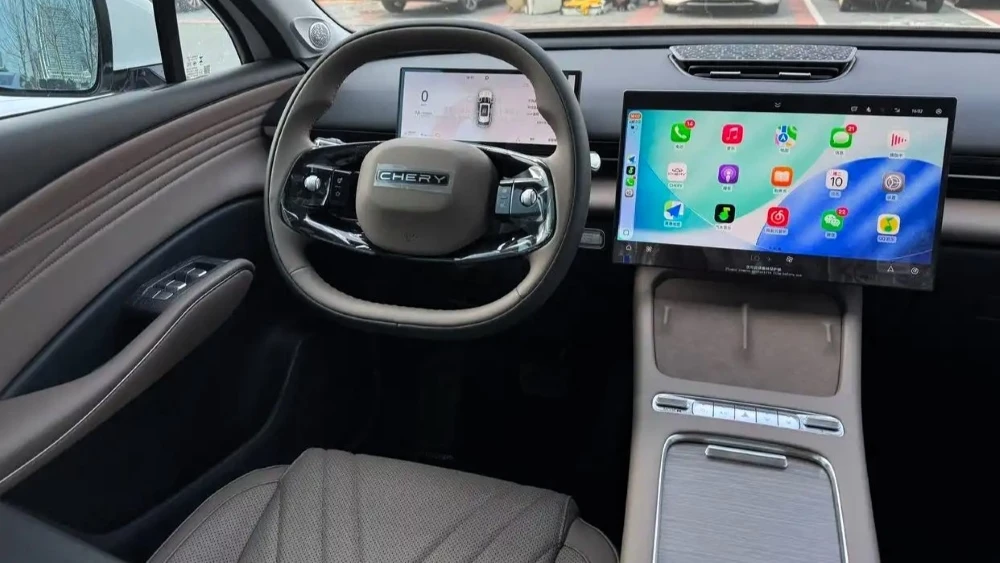 новый chery tiggo 7l у дилера в Китае omoda c7 интерьер