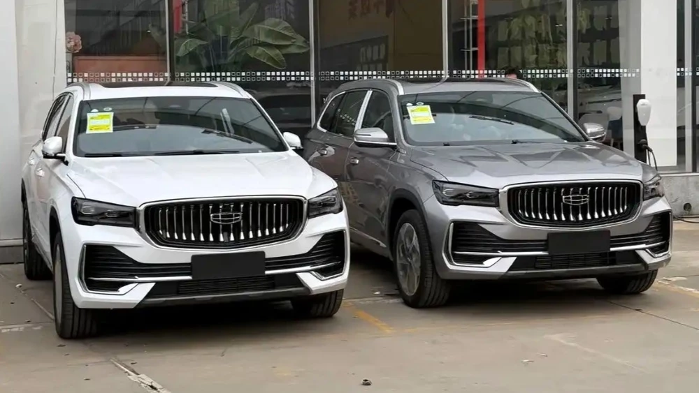 кроссоверы geely monjaro новая бюджетная версия спереди 2 литра передний привод