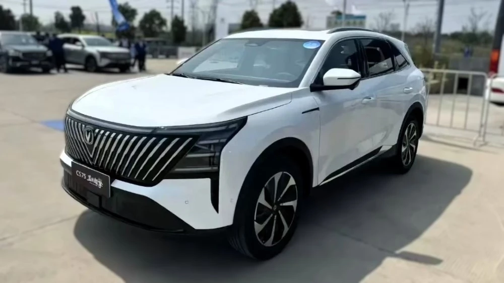 changan cs75 plus hev в китае кроссовер сбоку спереди гибрид