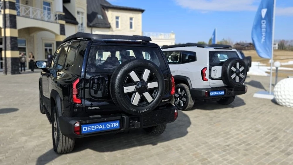 deepal g318 сбоку сзади несколько