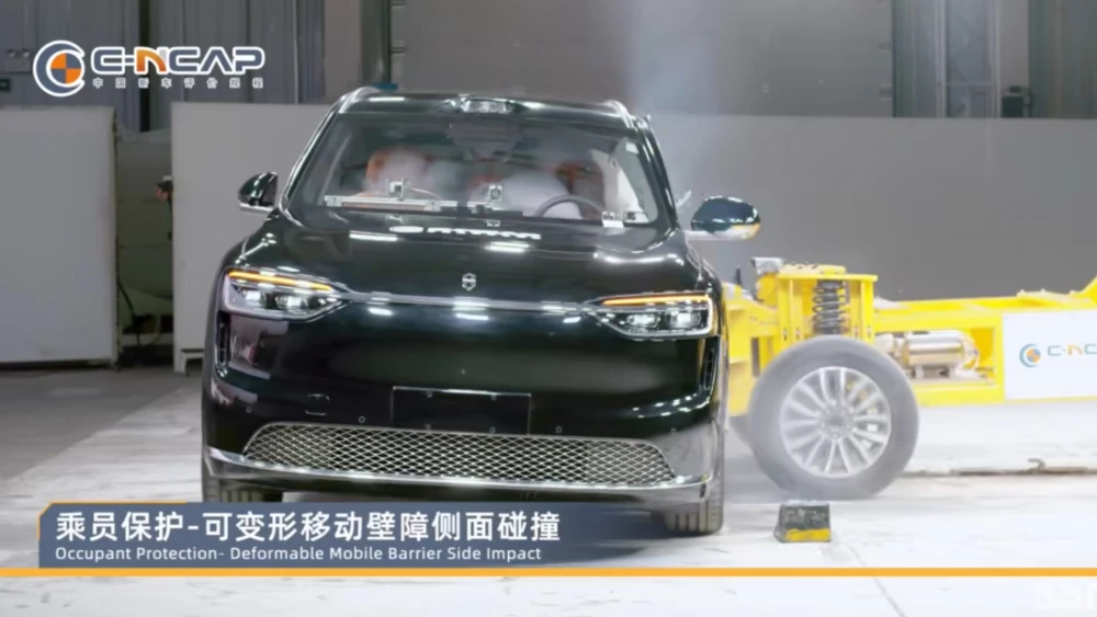 Кроссоверы Aito M7 второго поколения и Geely Galaxy M9 стали самыми безопасными автомобилями Китая по версии краш-теста C-NCAP aito m7 сбоку спереди черный