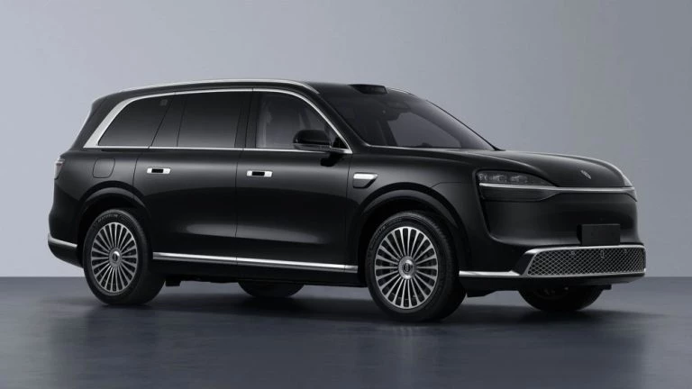 Новый кроссовер Aito M9 сбоку спереди